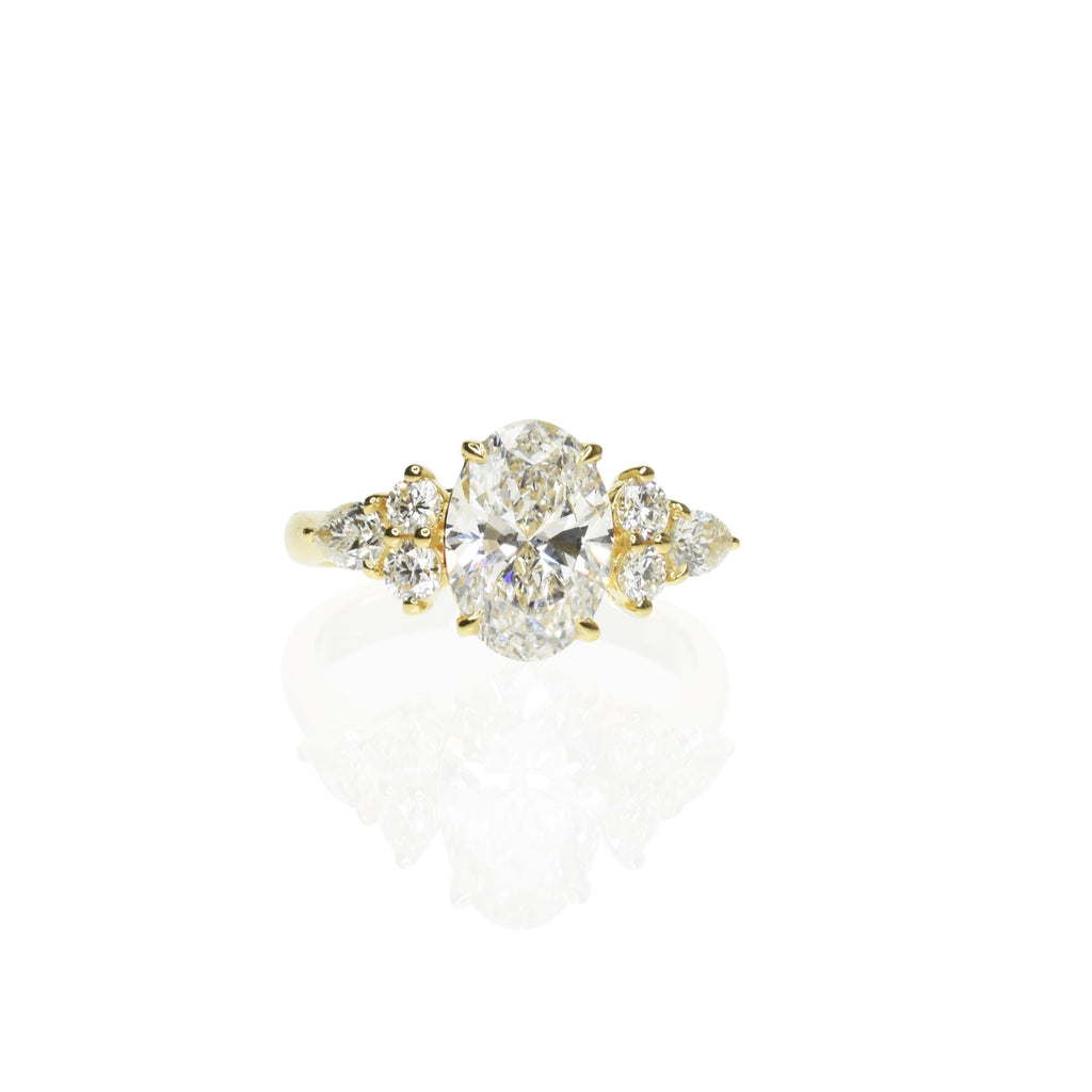 Unique Oval Diamond Engagment Ring