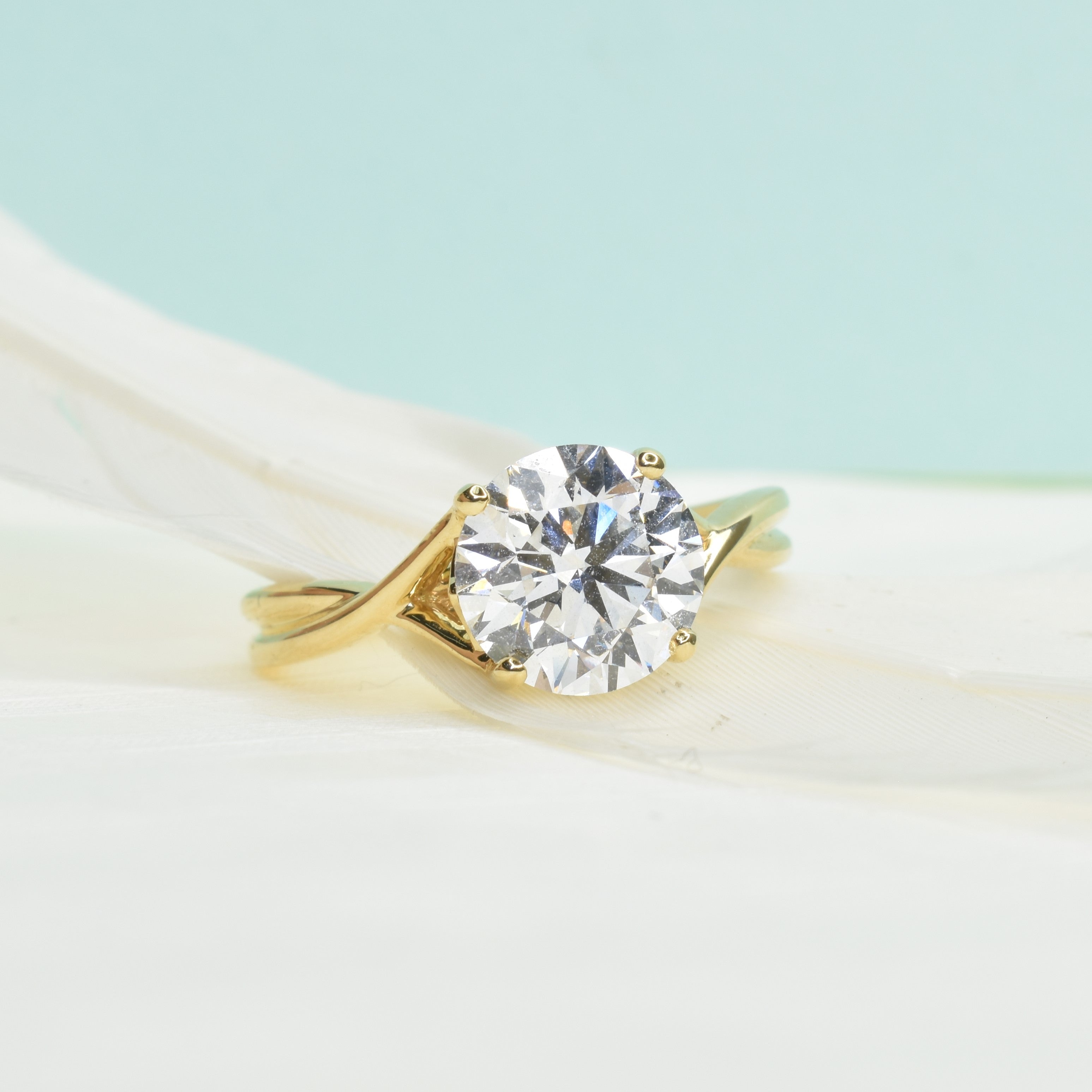 2ct Lab grown Diamond Engagement Ring with a Twisted band and Intricate Setting