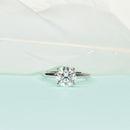 Classic Round Brilliant Diamond Ring with 4 prongs
