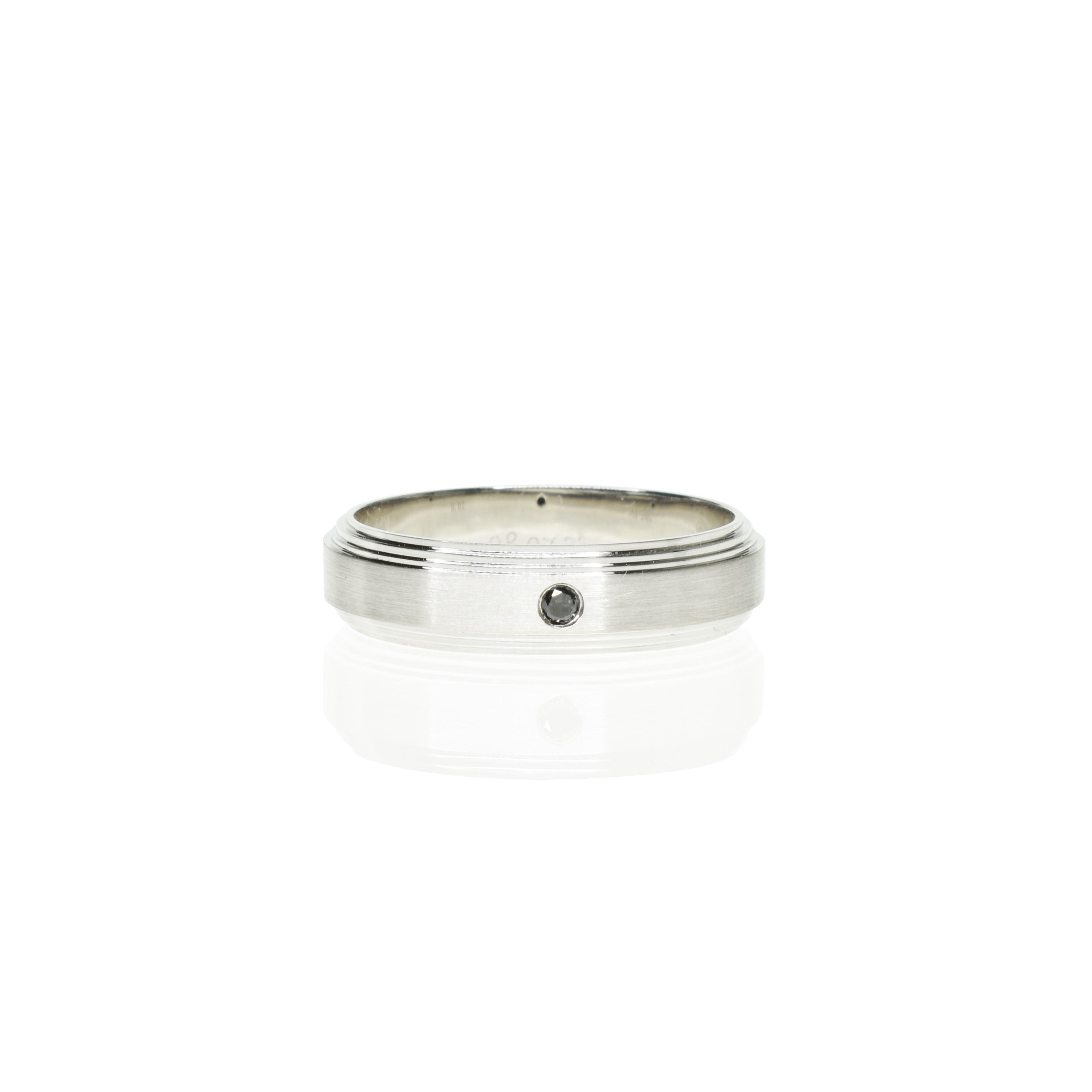 Step Edge Men's Band with Black Diamond 5mm Wide
