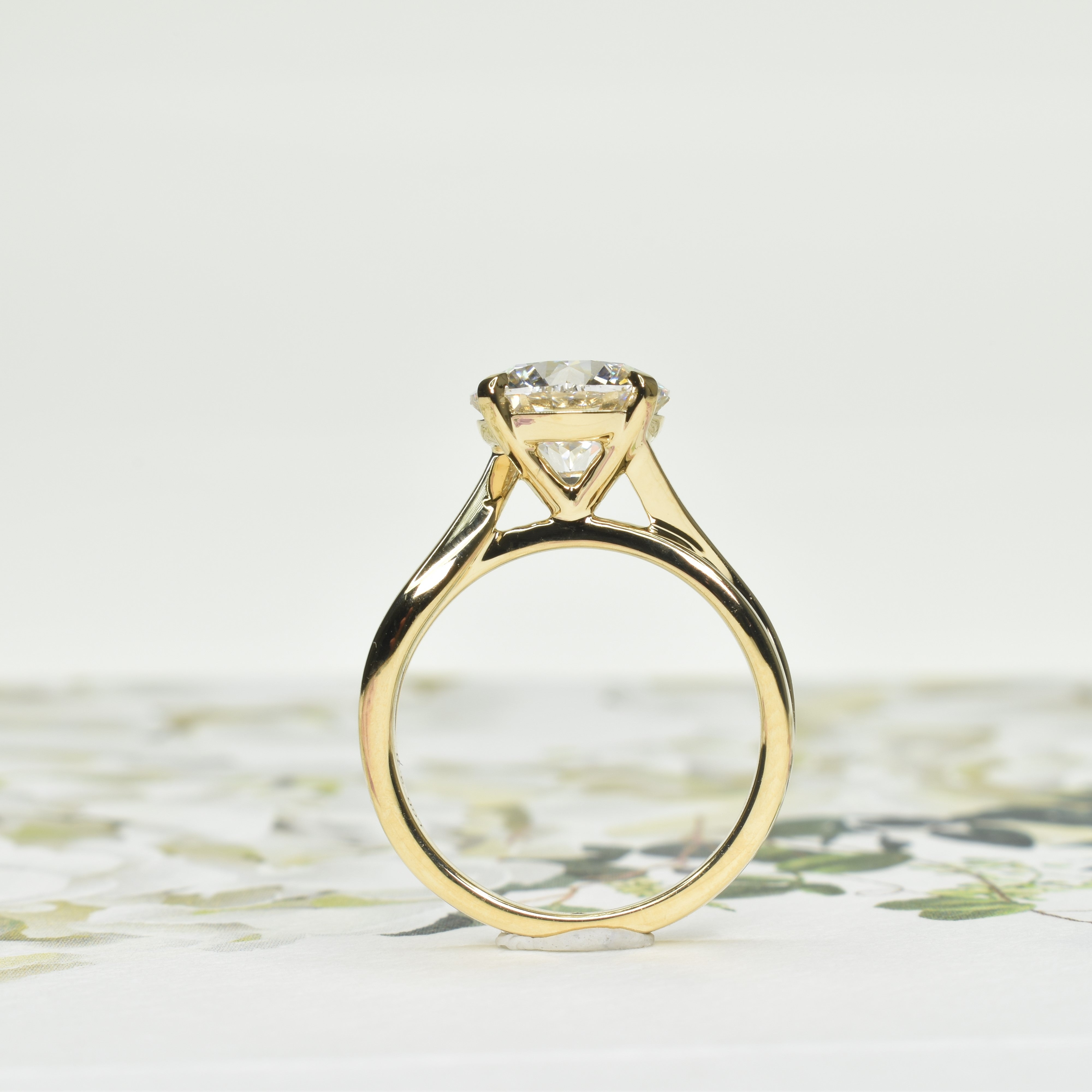 Twisted band Engagement Ring with 2ct Diamond