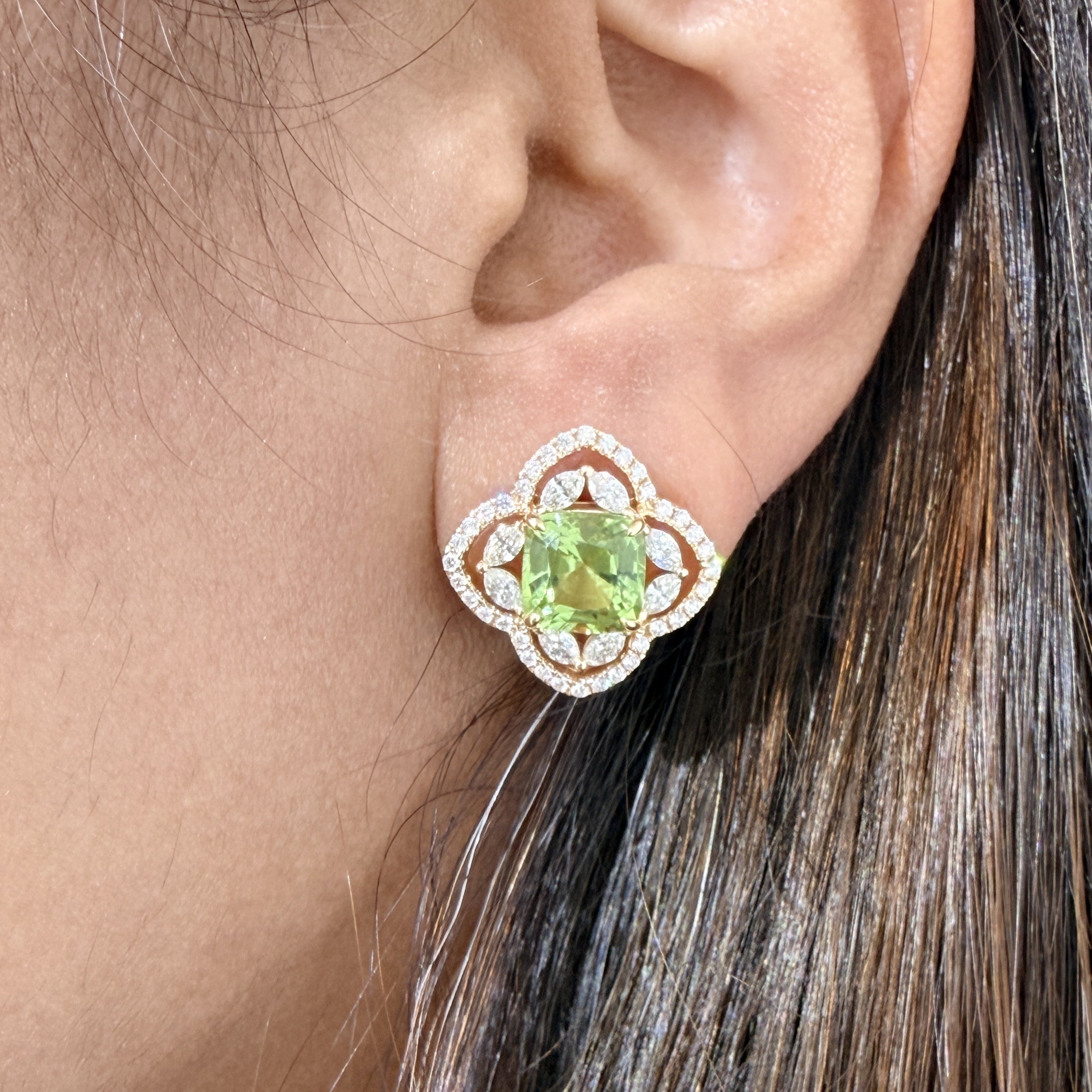 Cushion cut Peridot with diamonds