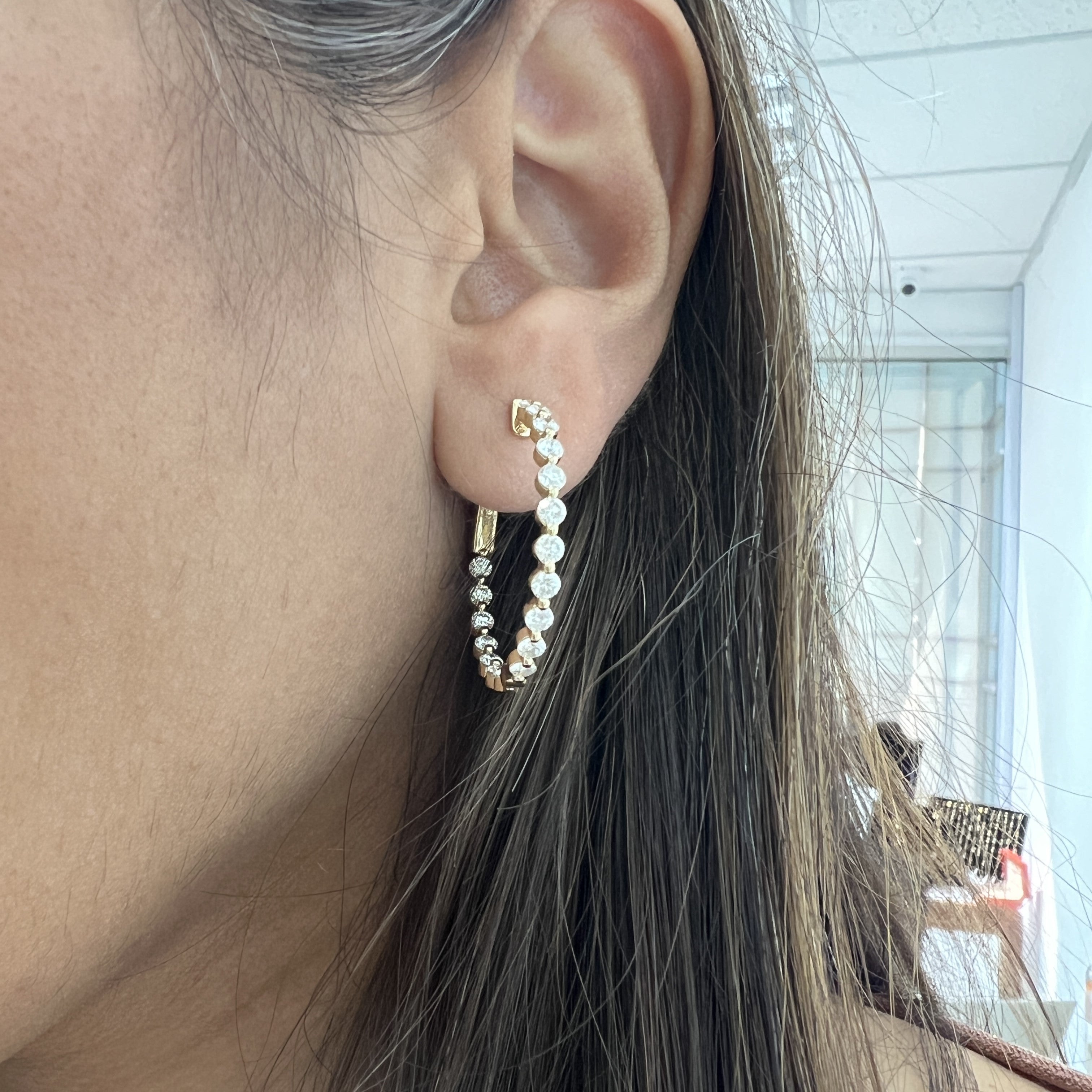 Shared Prong Round Hoops with 2.5mm Diamonds