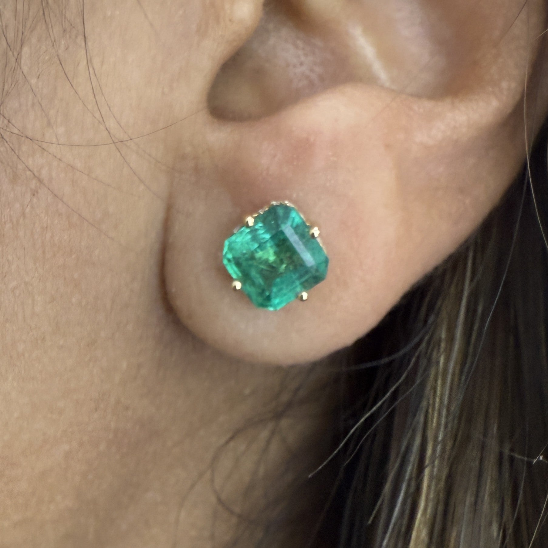Chic Emerald Earring Studs