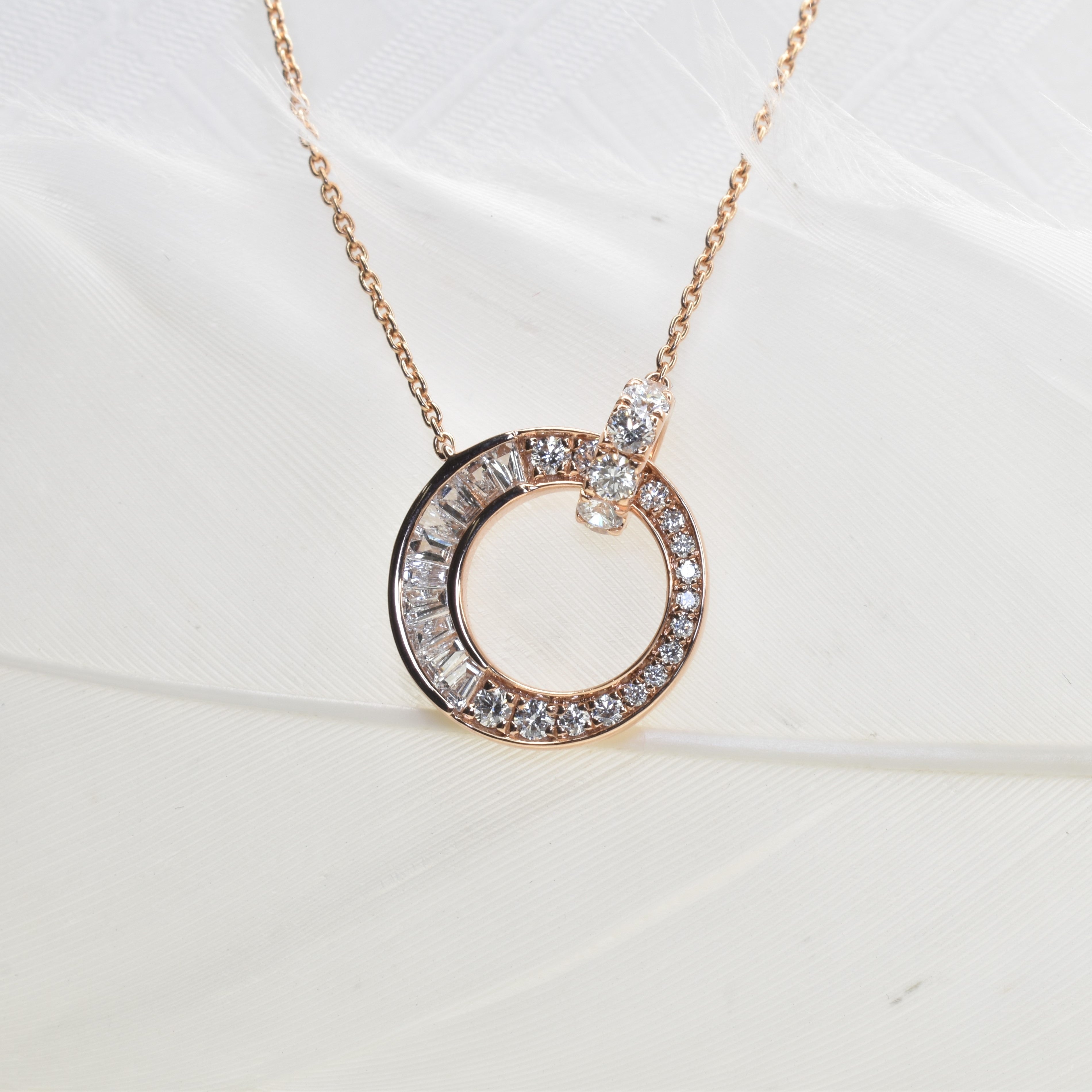 Interlocking necklace with Taper Diamonds