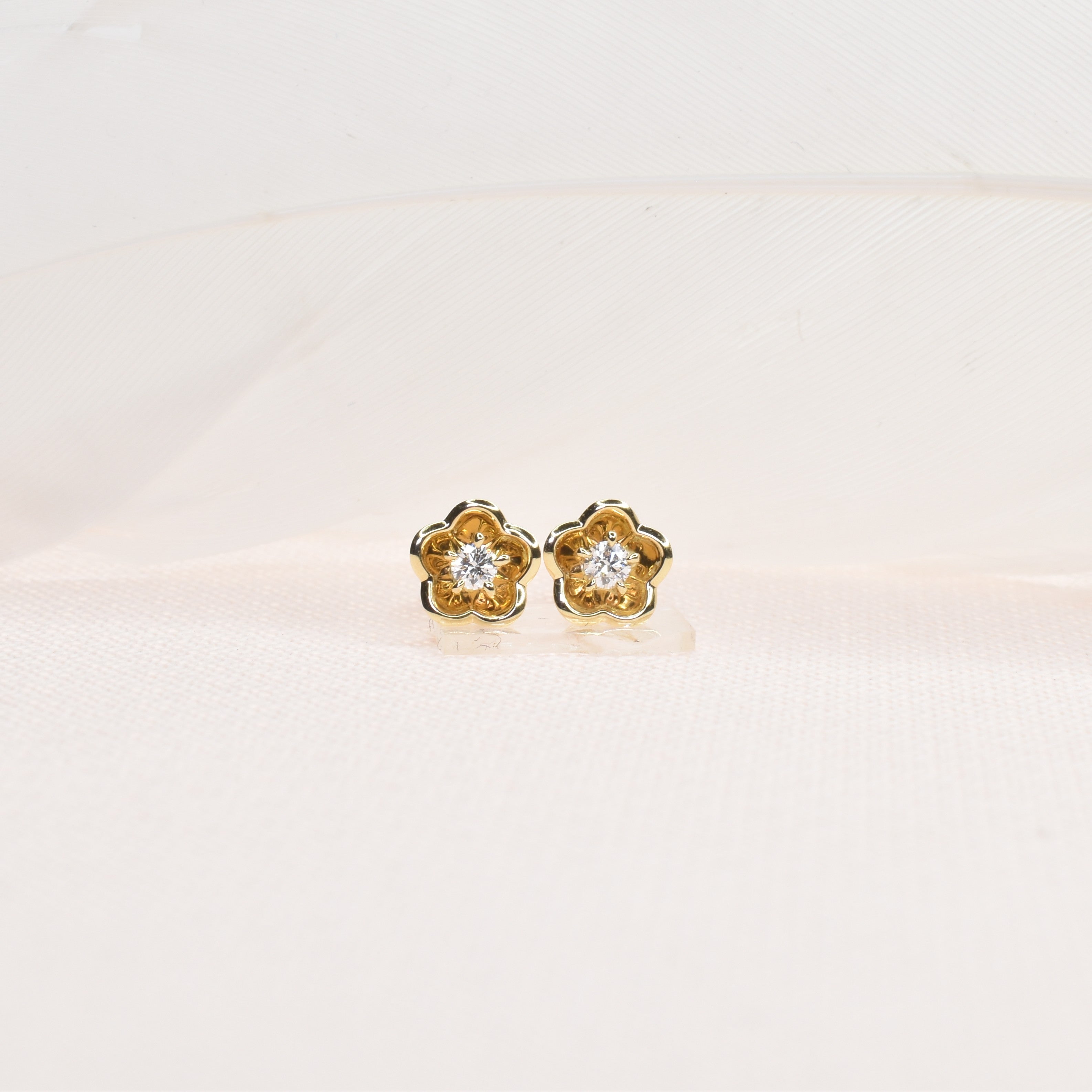 Tiny Diamond Flower Earring