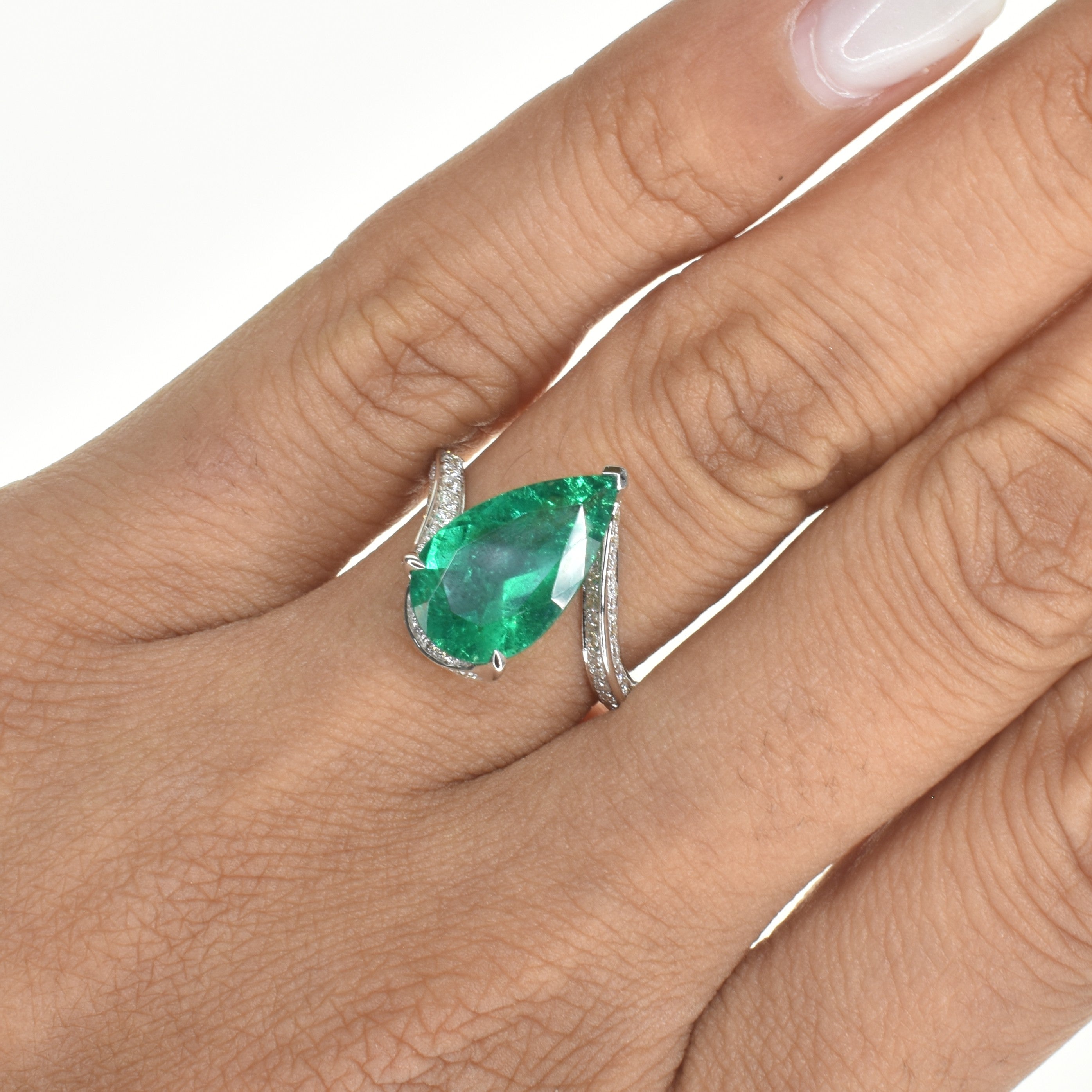 Pear Shaped Emerald Ring in Twisted Setting