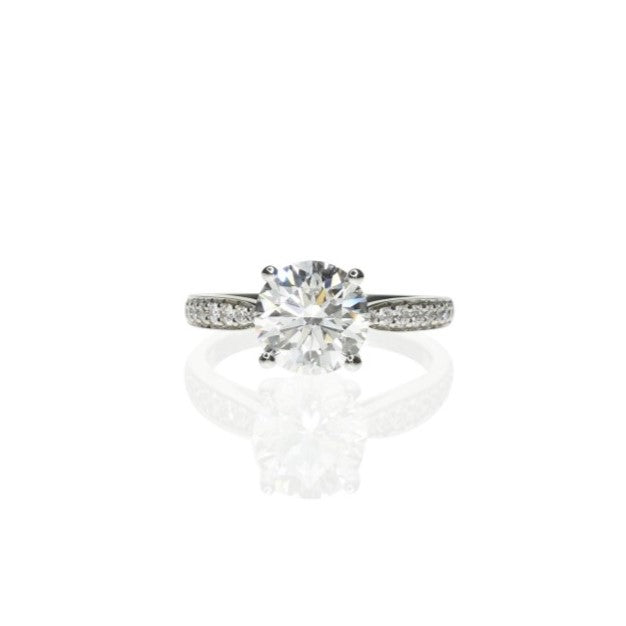 Round Diamond Ring with a Graduated Band