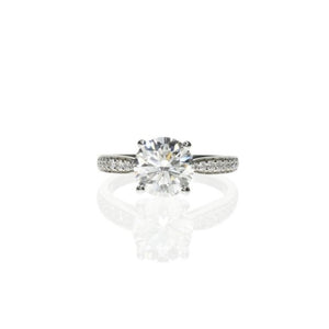 Round Diamond Ring with a Graduated Band