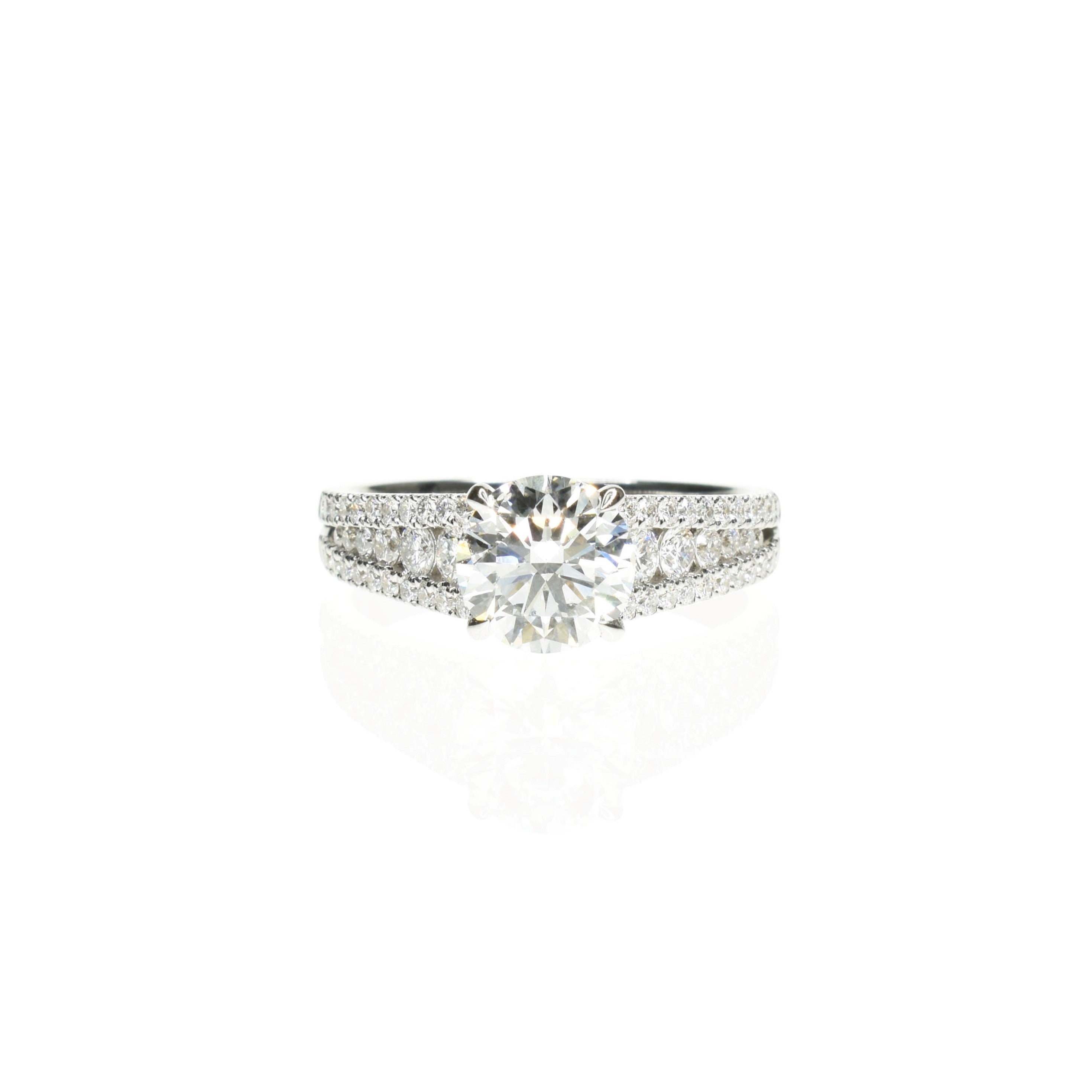 Round Diamond with a Wide Band