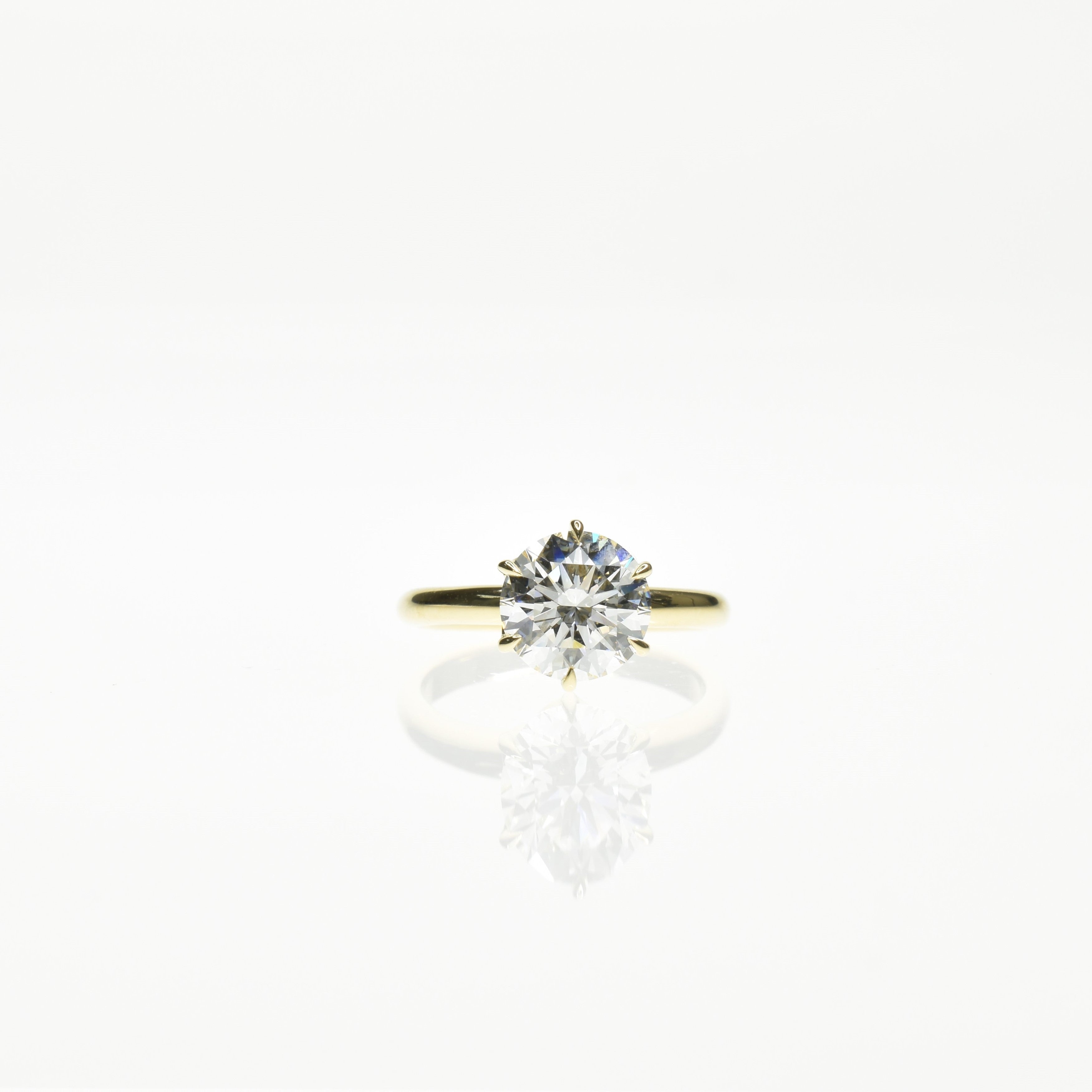 Classic Engagment Ring With Lotus Pattern