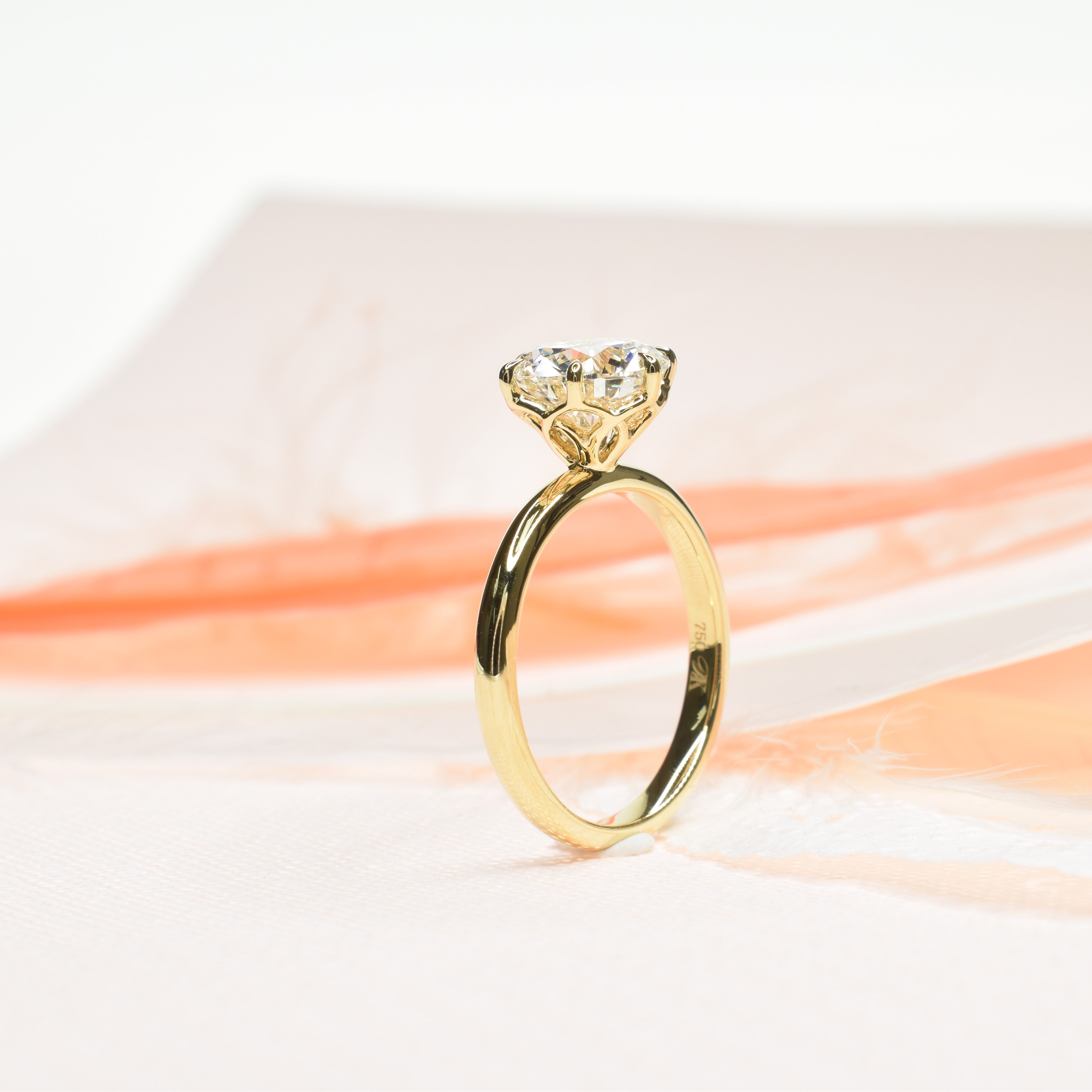 Classic Engagment Ring With Lotus Pattern