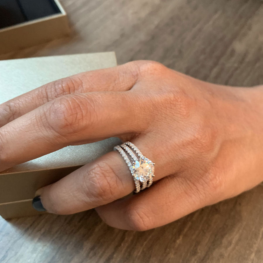 Round Diamond Ring with Pave Band
