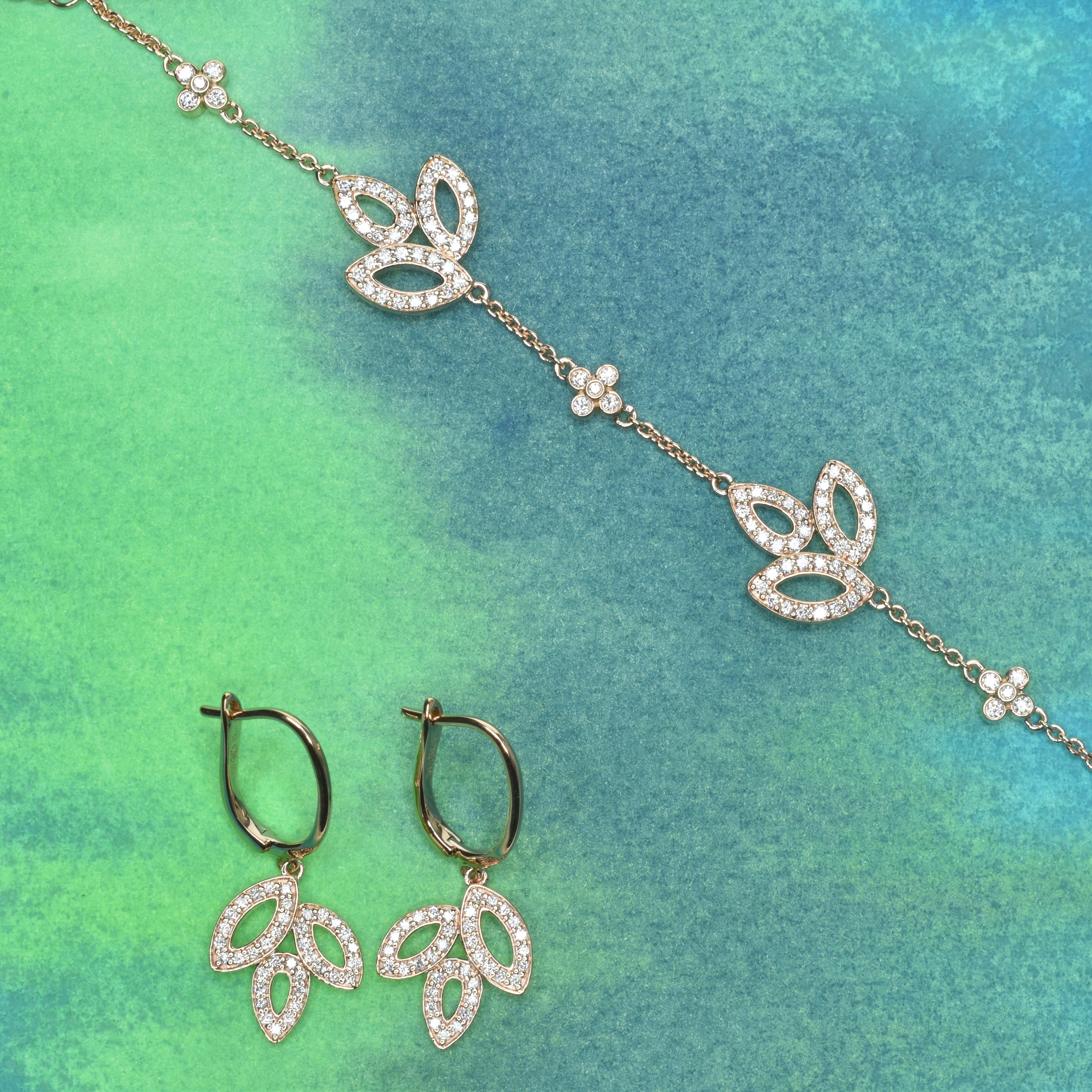 Leaf motif Bracelet