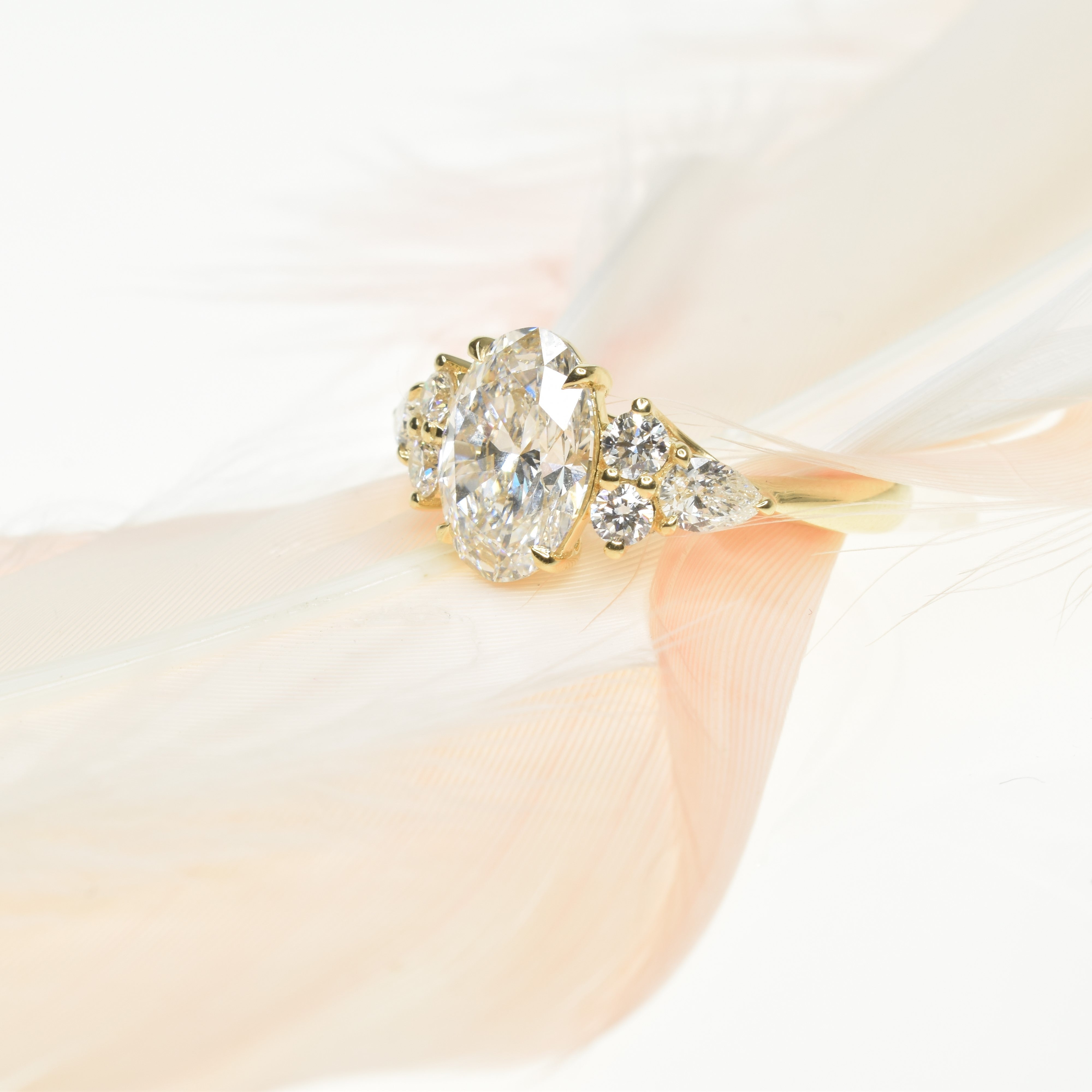 Unique Oval Diamond Engagment Ring