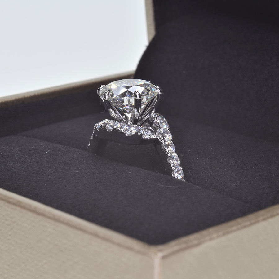 Swirl Diamond Ring with Halo