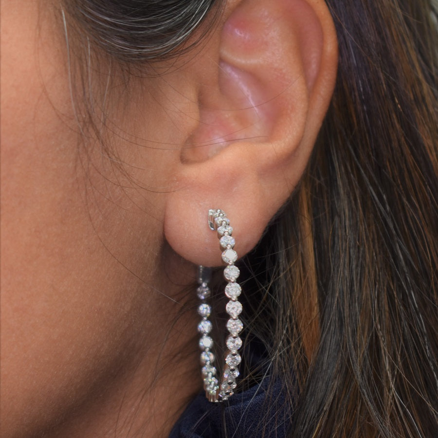 Shared Prong Round Hoops with 2.7mm Diamonds