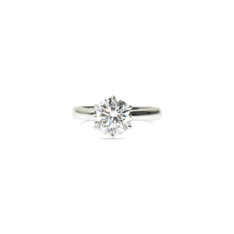 Round Diamond Ring with A Special Halo