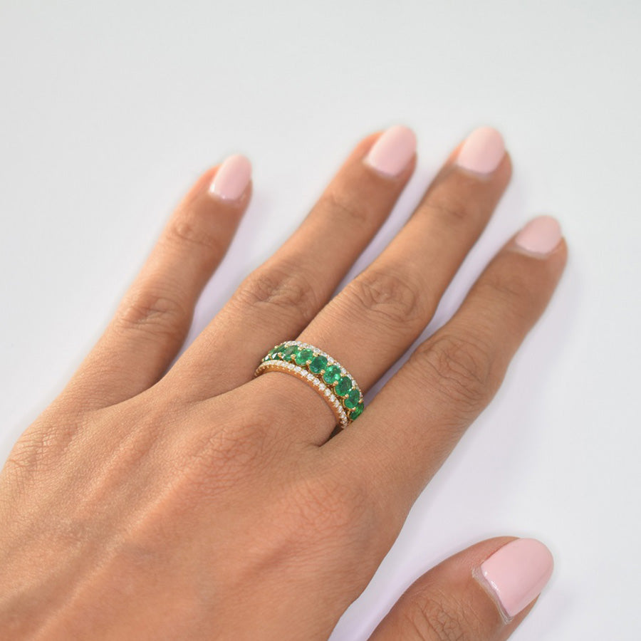 Oval Cut Emerald Band