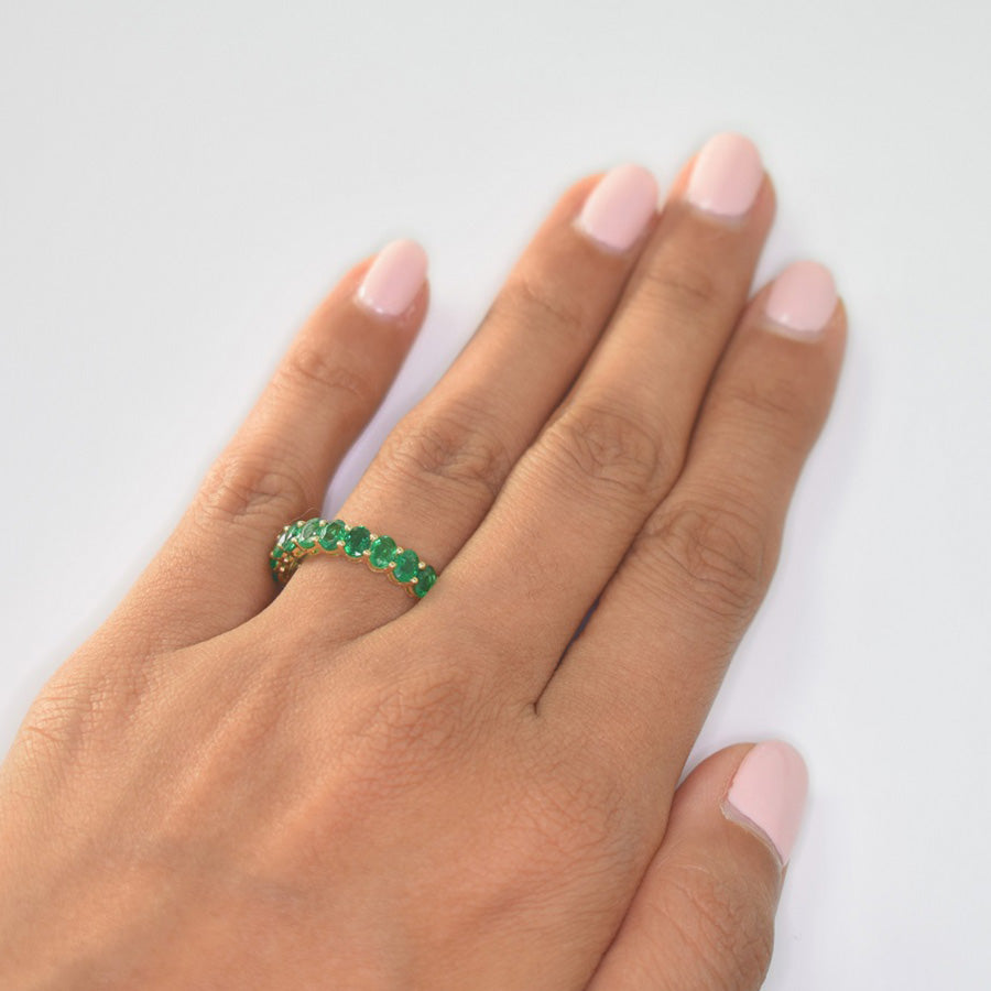 Oval Cut Emerald Band