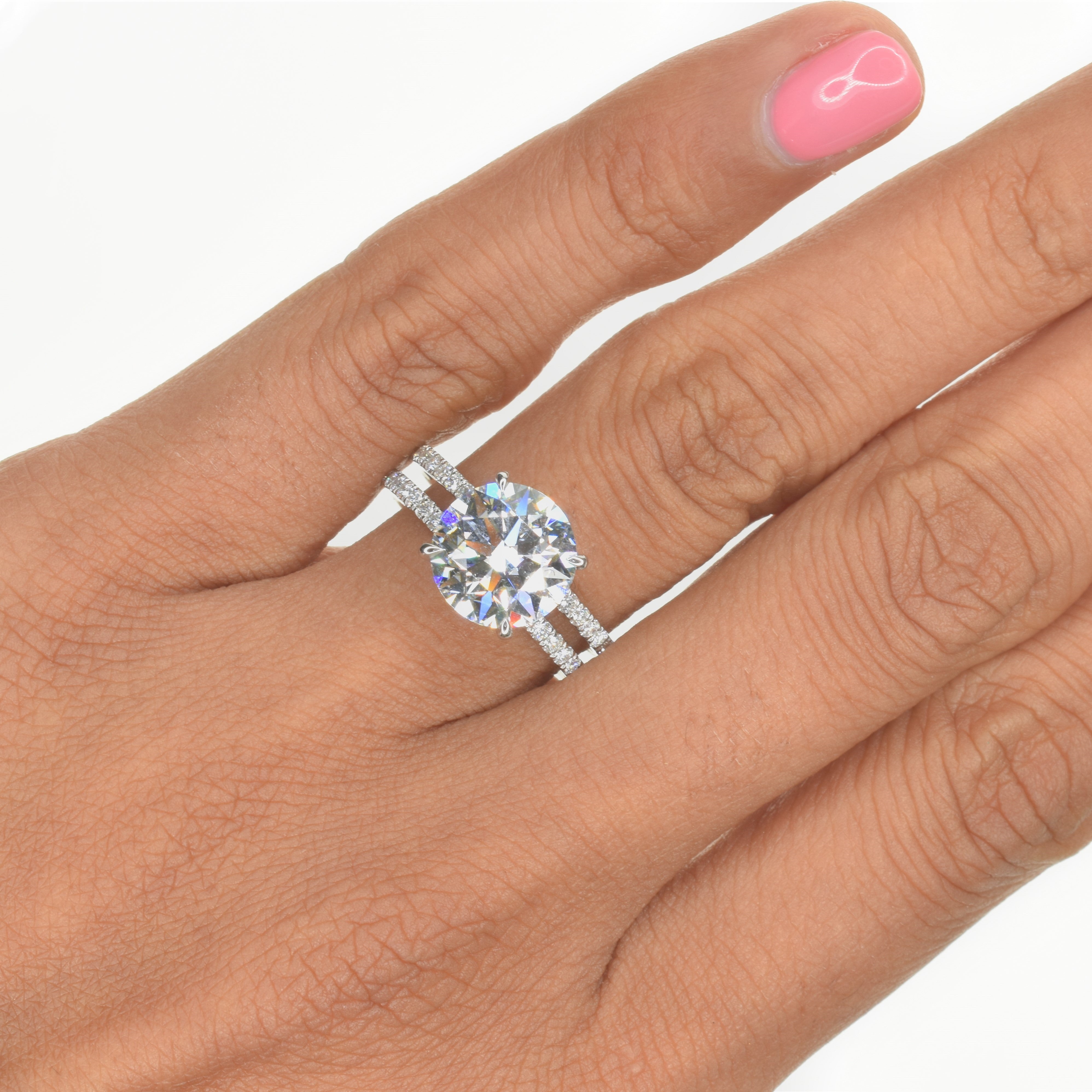 Round Brilliant Diamond with a Double Pavé Band